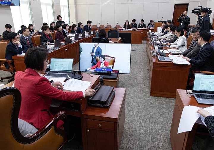 아이돌봄사 국가자격제 시행, 민간 돌봄서비스 신뢰성 강화