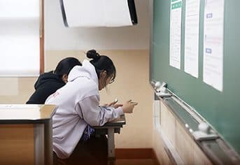 3월부터 학생 스마트기기 사용 제한…118개 법령 새로 시행