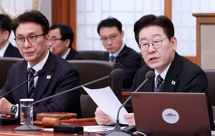 치솟는 유가, ‘최고가격제’와 ‘소비자 직접지원’으로 잡는다