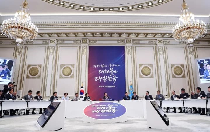 3대 메가프로젝트에 재정 최우선 투입…반도체·AI 집중 육성