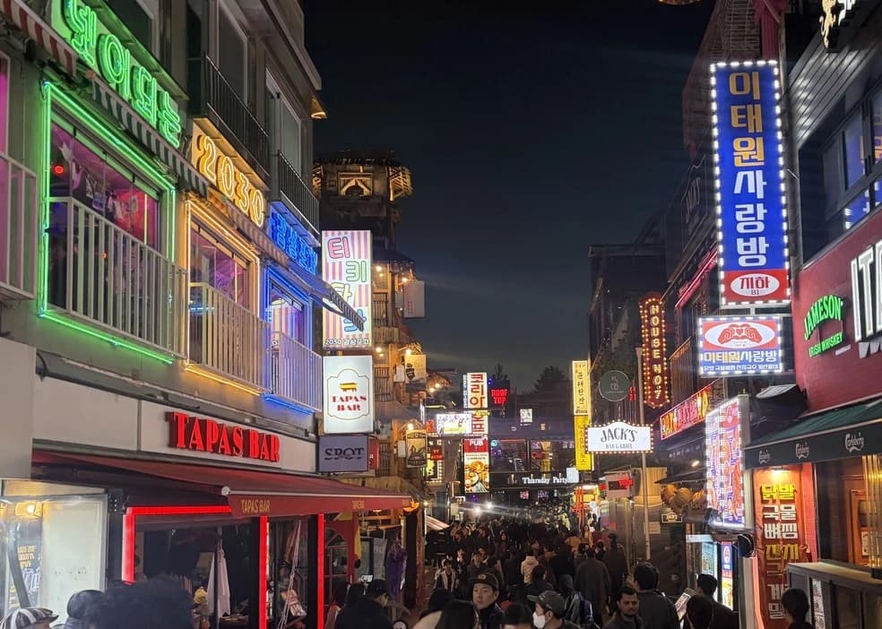 핼러윈 홍대 12만·이태원 2만…경찰 7800명 배치 통제