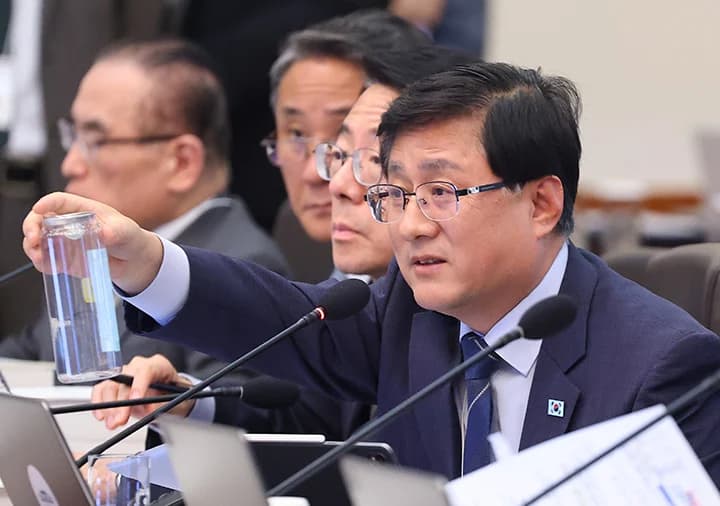 2030년 폐플라스틱 30% 감축, 재생원료 의무사용 확대
