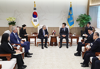 이 대통령, 빌 게이츠 재단과 협력 다짐… "지구·지구인 위한 활동에 대한민국도 함께"