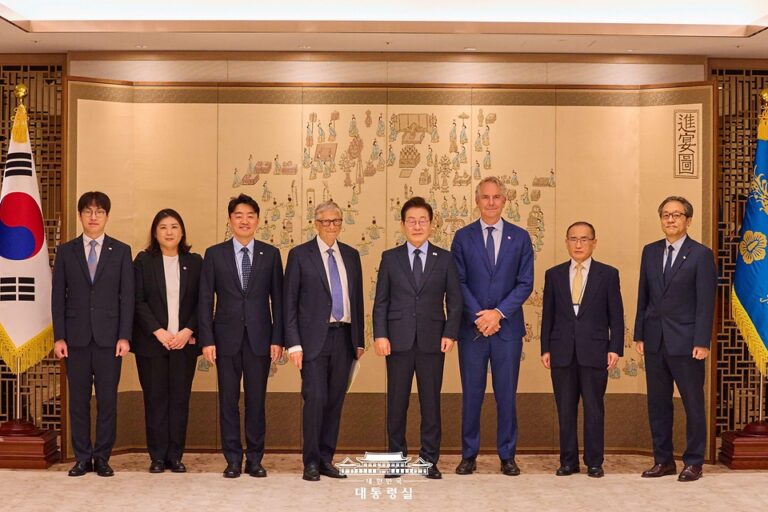 이재명 대통령, 빌 게이츠 게이츠재단 이사장과 기념촬영 및 접견