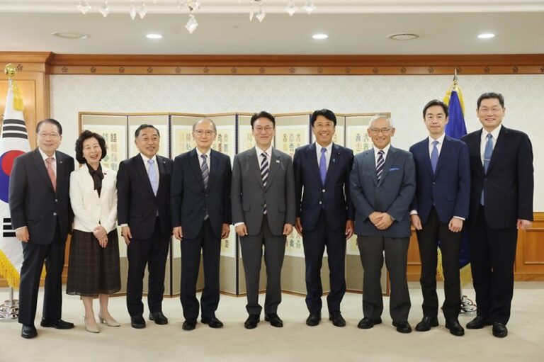 한일포럼에서 일본대표단과 접견