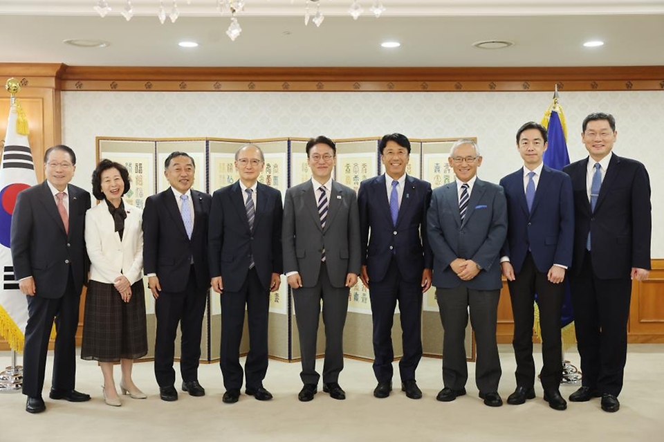 한일포럼에서 일본대표단과 접견