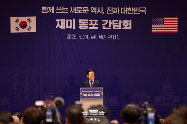 이재명 대통령, 워싱턴DC에서 열린 재미동포 만찬 간담회 참석… 김혜경 여사와 함께 기념사진 촬영