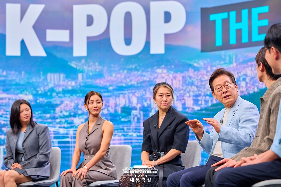 이재명 대통령, K팝의 미래 담론 특집 프로그램 녹화 참여