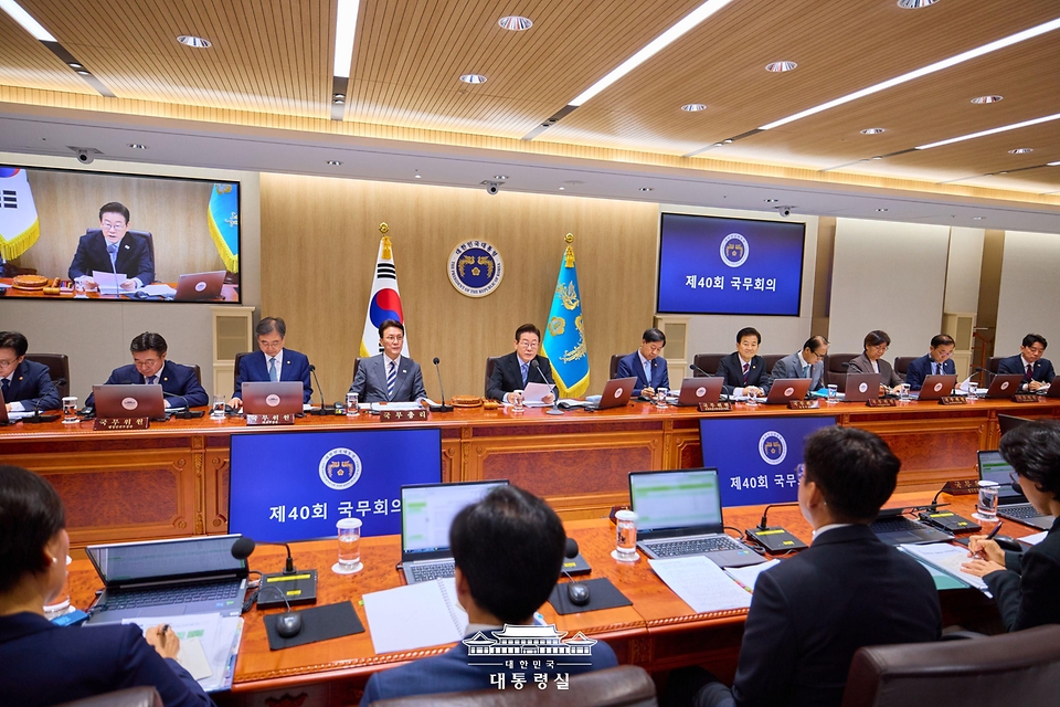 국정 운영 동력 확보 난항... 이재명 대통령, 국무회의로 돌파구 모색