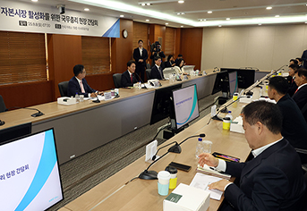 역대 정부보다 자본시장 존중 의지 밝힌 김 총리, '코리아 프리미엄' 달성 위한 정책 방향 모색