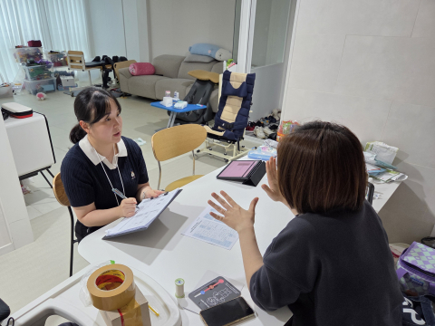 희귀질환 아동의 절박한 보조기기 필요, 맞춤형 지원으로 희망을 잇는다