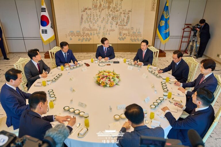 국정 난맥상 해소 위한 대통령-여야 대표 회동, 갈등 봉합 가능할까