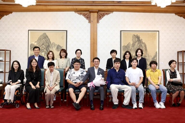 발달장애인 가족의 어려움, 총리 직접 나서 소통 나서다