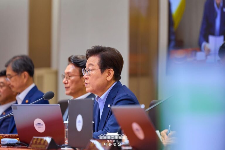‘용산 청사’에서 출발하는 이재명 대통령의 ‘문제 해결’ 의지: 제39회 임시 국무회의 심층 분석