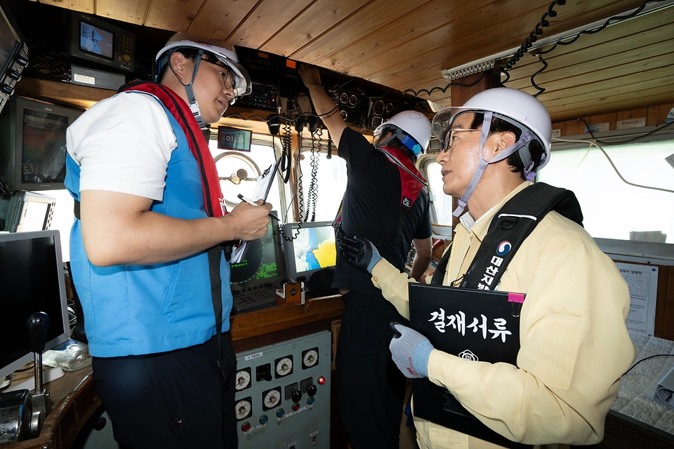 끊이지 않는 어선 사고, 해수부 '현장 점검'으로 돌파구 마련 시도
