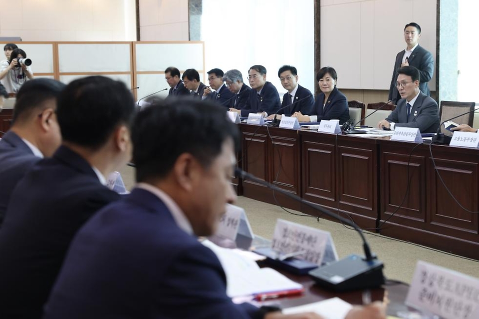 APEC 정상회의, 복잡한 준비 과정 속 '성공적 개최'라는 문제 앞에 서다