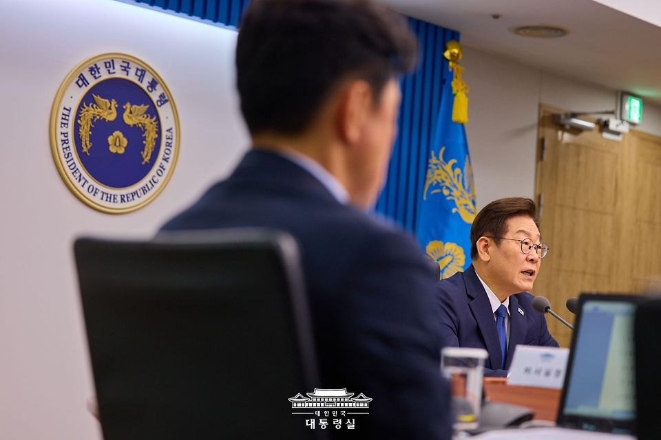 대통령 주재 수석·보좌관 회의, 국정 현안 점검하며 문제 해결 모색