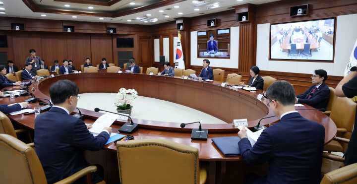 미국의 예측 불가능한 관세 부과, 한국 기업의 생존과 도약을 위한 범정부적 지원책 총동원