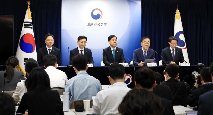 집값 불안 해소를 위한 정부의 다층적 대응 전략