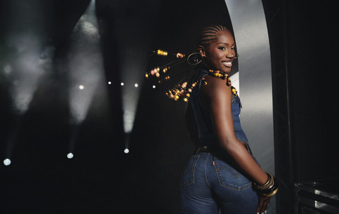 스포트라이트 밖 창작자를 위한 무대, 기업이 직접 만든다