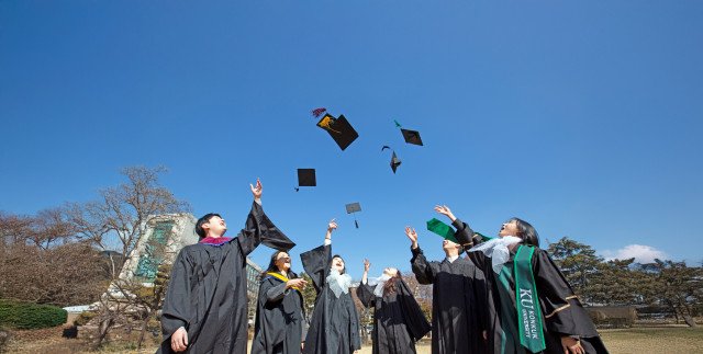 졸업장 발급과 앨범비 분리, '졸업 경비 선택 납부제'로 해결한다