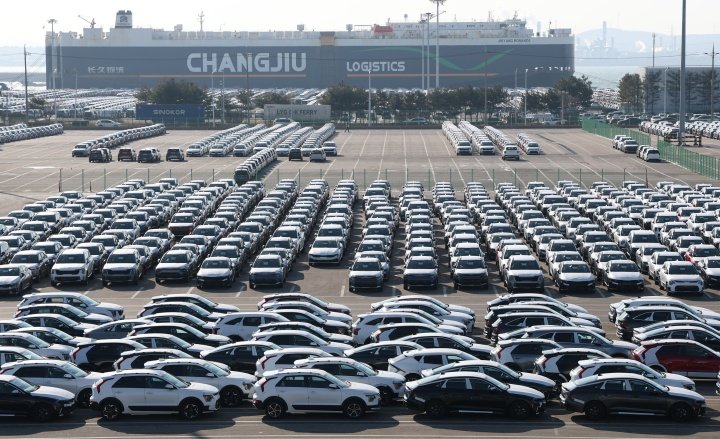 친환경차 수출 급증, 한국 경제의 새로운 성장 동력으로 부상하다